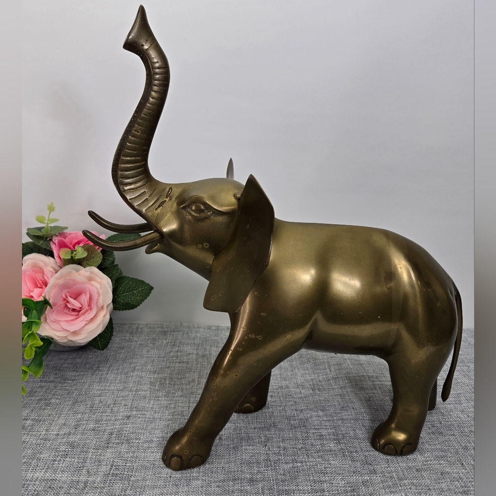 Vintage Large  Metal (Brass?) Elephant Sculpture Home Decor Made In‎ Korea